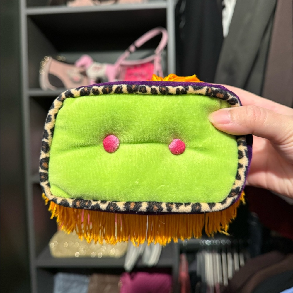 2/$30 y2k groovy girls plush foot stool 💕